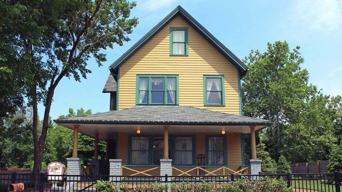 'Home Alone' house and other popular Christmas movie locations to visit in America