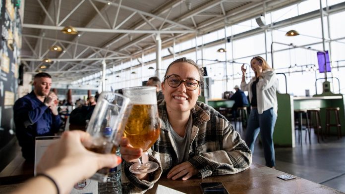 Airline calls for airport bars to limit number of alcoholic drinks per passenger