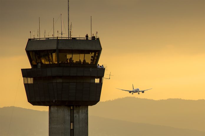 United cuts Newark schedule after hundreds of flight disruptions, blaming FAA staffing, technology problems