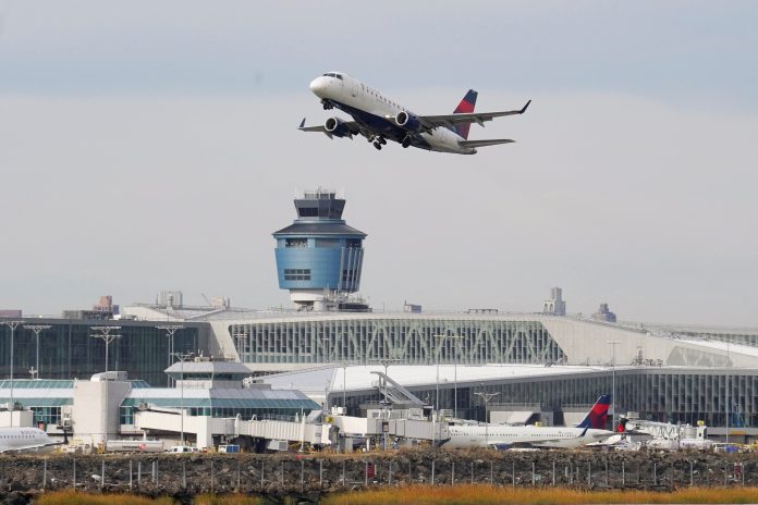 Air traffic controllers, technicians with perfect attendance in shutdown to get $10,000 bonuses, FAA says