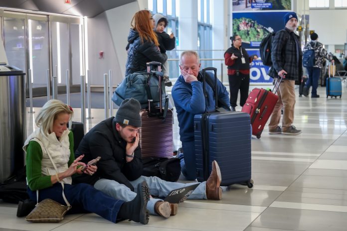 Airlines cancel more than 1,500 flights ahead of winter storm
