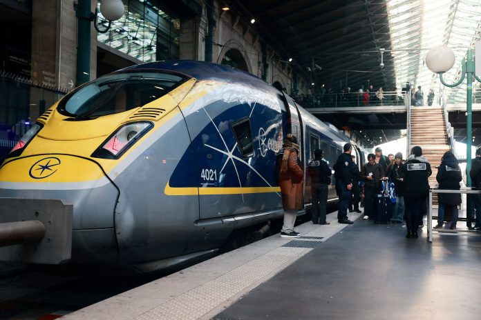 Eurostar warns of ‘major disruption’ as power outage halts services between France and England