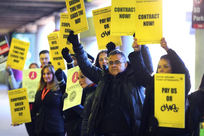 United Airlines, flight attendants reach labor deal for first raises since pandemic