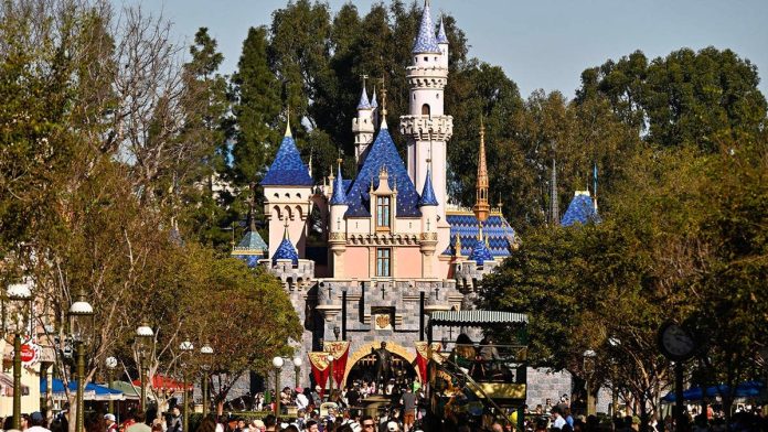 Disneyland guests left scrambling after water outage shuts bathrooms and restaurants