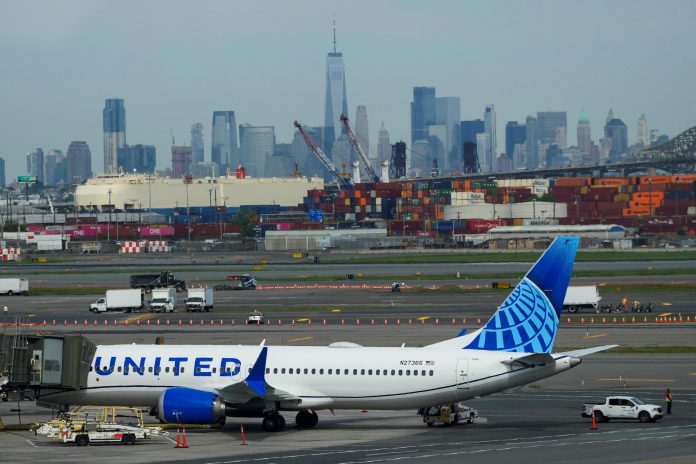 Flight disruptions ease at Newark, Philadelphia airports following equipment outage