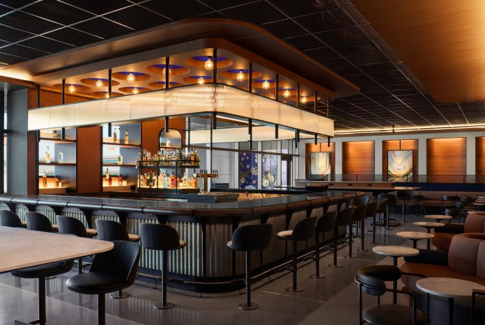 United Airlines set to open its biggest airport lounge in $2